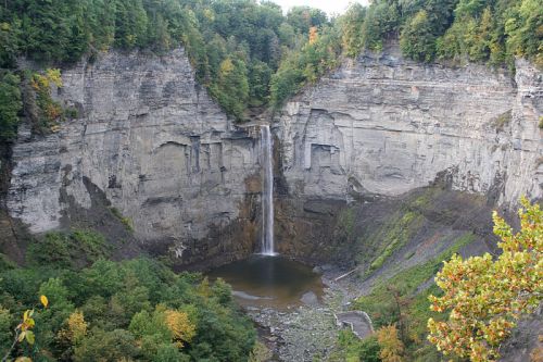 800px-Taughannock_Falls_overlook